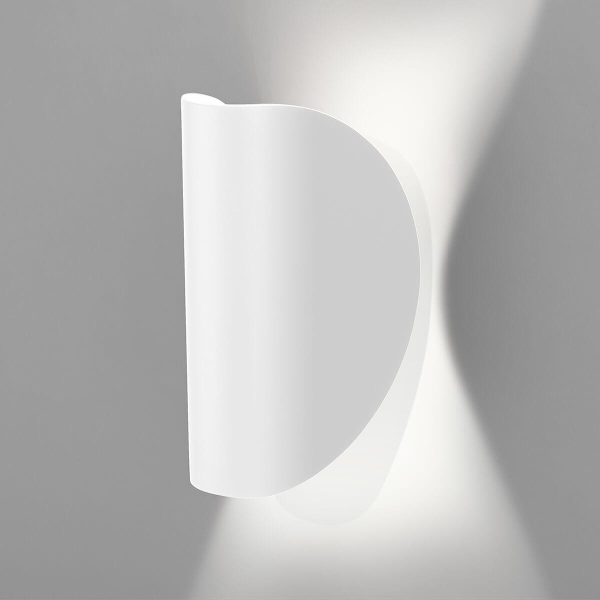 фото уличный настенный светодиодный светильник elektrostandard taco 1632 techno led белый a052619 | 220svet.ru