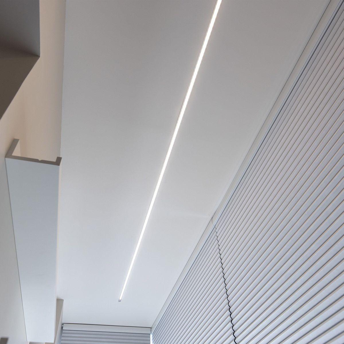 фото светодиодная лента elektrostandard 14,4w/m 60led/m 5050smd теплый белый 5m a027839 | 220svet.ru