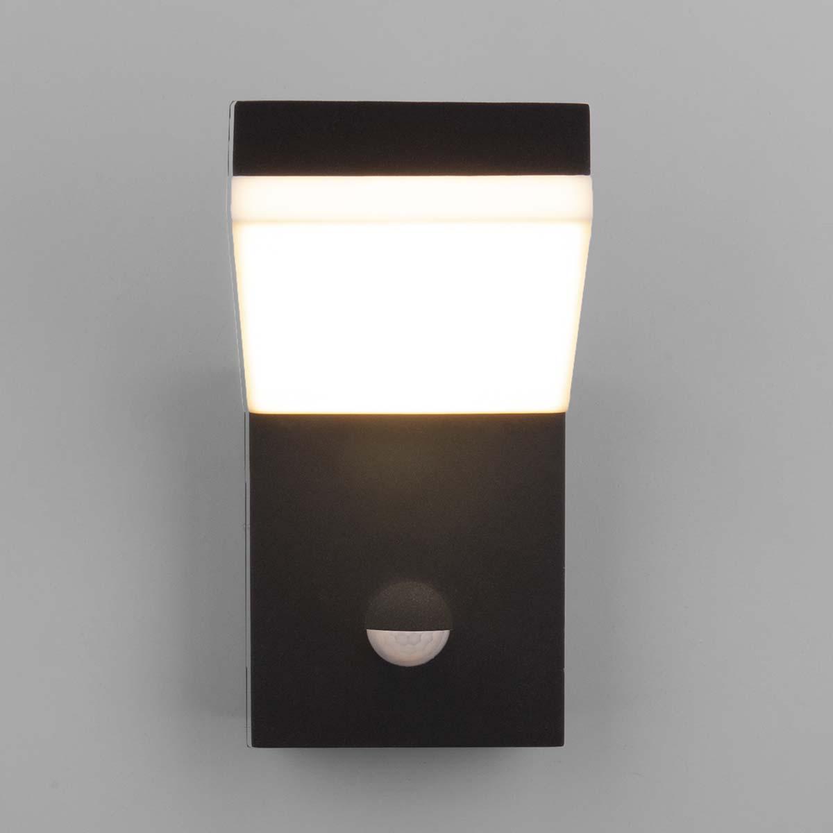 фото уличный настенный светодиодный светильник elektrostandard sensor 1541 techno led черный a053946 | 220svet.ru