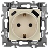 Миниатюра фото розетка эра серия 12 12-4108-02 2p+e 16a-250в со шторками с usb type-a+c 5в-3а слоновая кость б0067731 | 220svet.ru